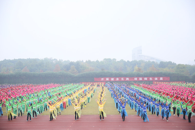 The largest line dance (multiple venues) involved 25,703 participants and was achieved by China Line Dance Sport Promotion Center (China) in Hangzhou, Zhejiang, China, in honour of Guinness World Records Day 2014. 

Online Press Office URL: http://onlinepressoffice.tnrcommunications.co.uk/ tallest-and-shortest-man  
Password:  records                
Site live from:  1700 GMT, Wednesday 12th November 2014
Media Materials available: 0800 GMT, Thursday 13th November 2014
You will be required to enter your name, the name of your organisation, a valid email address and the above password to gain access to the site. Please note that the password is case sensitive.  
All visitors must accept the Terms &amp; Conditions of use governing the site before entering.
Any problems, please contact TNR on  (0)20 7963 7163
